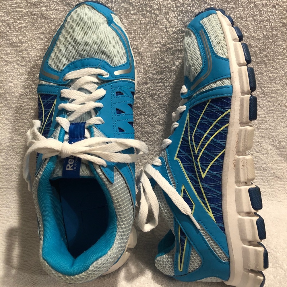 Reebok women’s size 9 WIDE sneaker